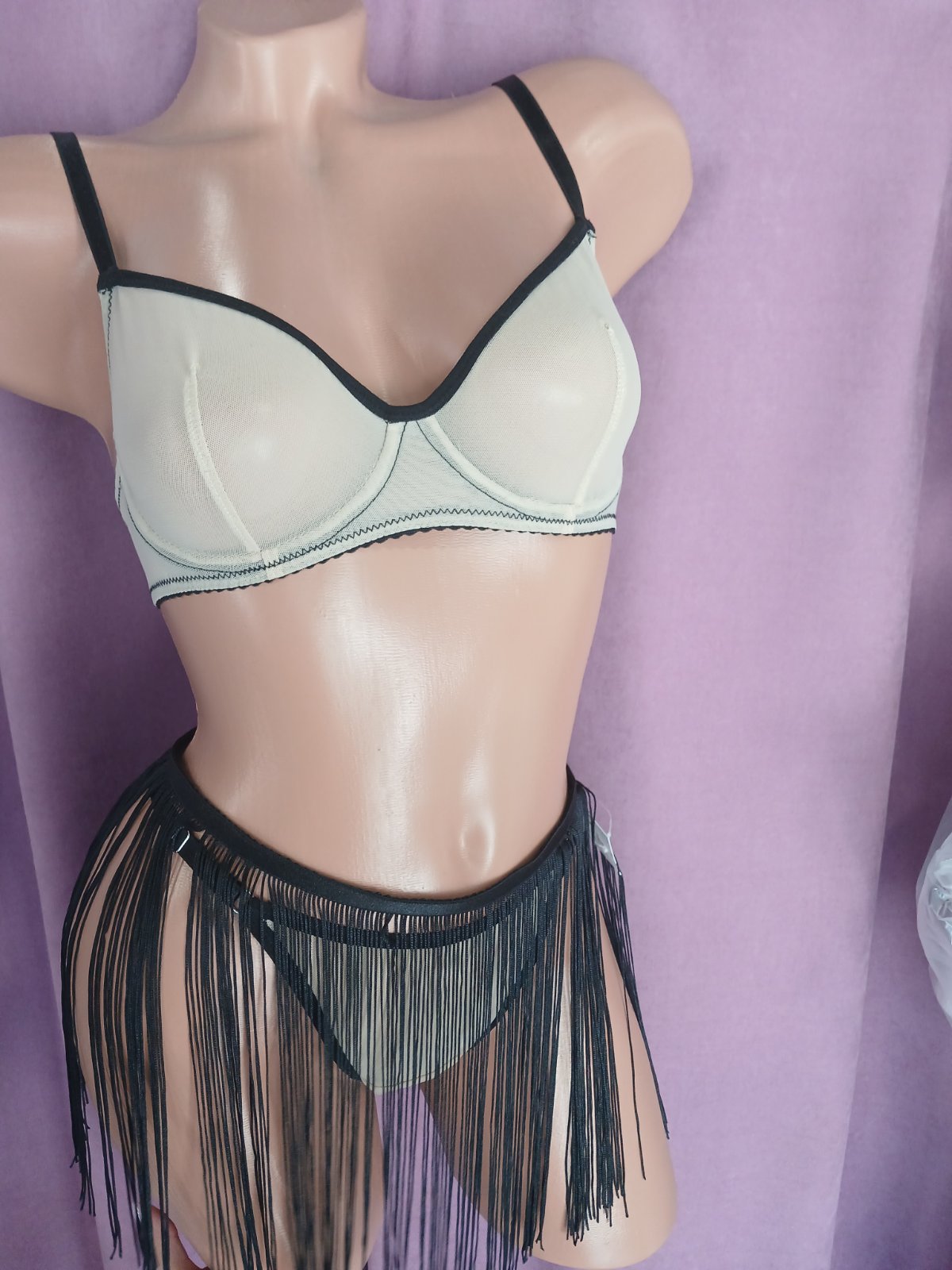 Спідничка з бахроми, є розміри XS, S, M - деталі мережива