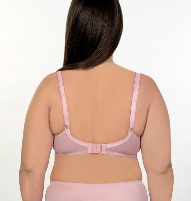 Бюстгальтер жіночий з напівм'якої чашкою - на моделі